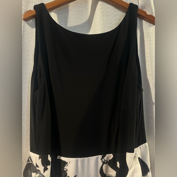 Worn once. Size 14. Evening gown. - Picture 7 of 7